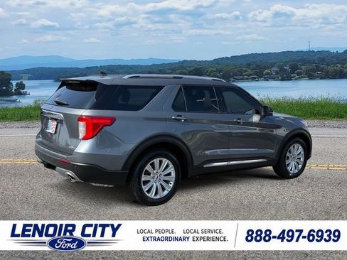 Used 2024 Ford Explorer Limited w/ Limited Technology Package AWD/4WD image 3