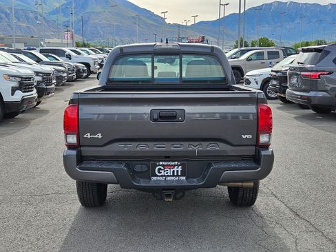Used 2018 Toyota Tacoma SR AWD/4WD image 4