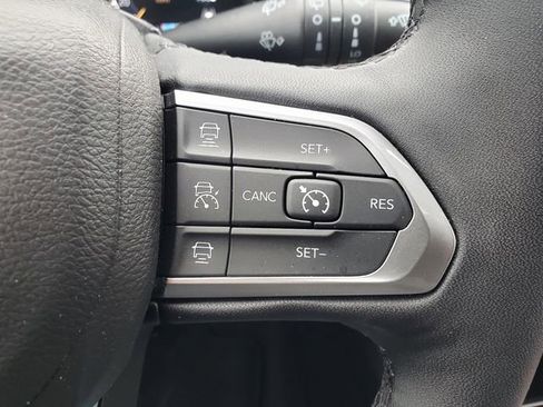 Certified 2024 Jeep Compass Limited w/ High Altitude Package image 8