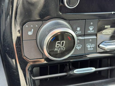 Used 2023 Toyota Highlander FWD image 21