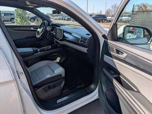 Used 2025 Volkswagen Atlas Cross Sport SEL image 12