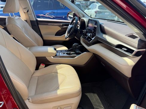 Used 2021 Toyota Highlander Limited AWD/4WD image 25