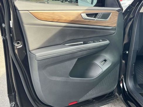 Used 2024 Volkswagen Atlas SE w/ Panoramic Sunroof Package image 15