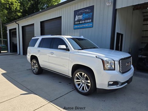 Used 2017 GMC Yukon Denali w/ Open Road Package AWD/4WD image 10