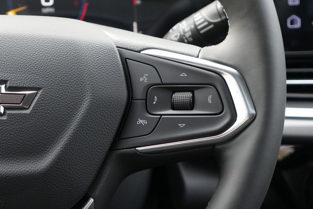New 2026 Chevrolet Trax ACTIV w/ Sunroof Package FWD image 18