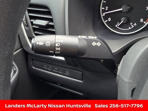 Used 2025 Nissan Rogue S AWD/4WD image 25