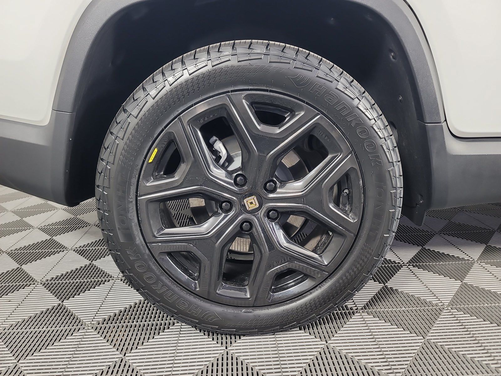 Used 2024 Rivian R1T Adventure Dual AWD/4WD image 12