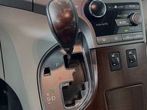 Used 2009 Toyota Venza image 24