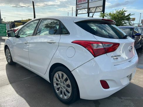 Used 2017 Hyundai Elantra GT FWD image 3