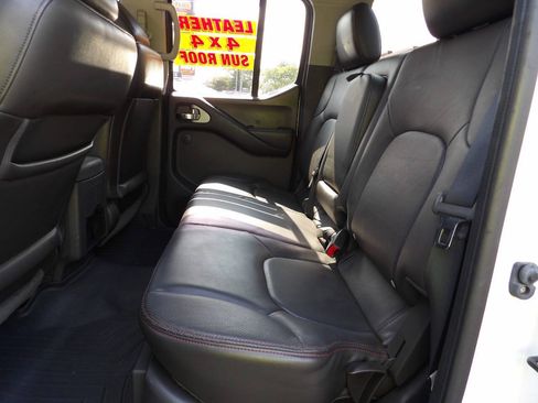 Used 2011 Nissan Frontier PRO-4X w/ Pro-4x Luxury Pkg AWD/4WD image 9