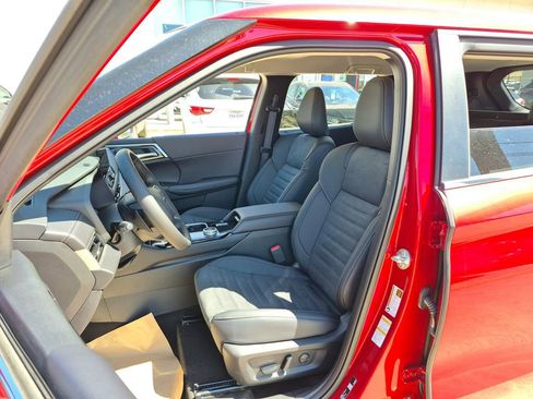 New 2026 Mitsubishi Outlander SE image 10