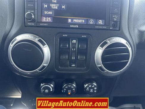 Used 2016 Jeep Wrangler Unlimited Rubicon AWD/4WD image 17