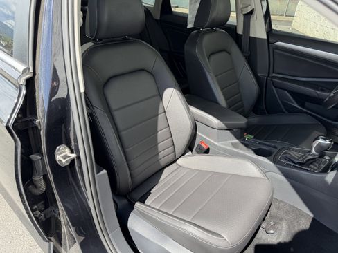 Used 2022 Volkswagen Jetta SE FWD image 36