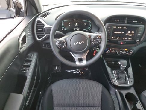 Used 2025 Kia Soul LX image 12