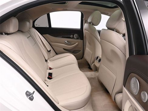Used 2018 Mercedes-Benz E 300 4MATIC image 17