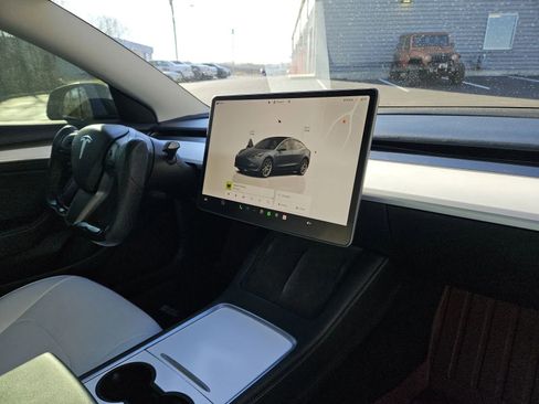 Used 2023 Tesla Model 3 Standard Range image 13