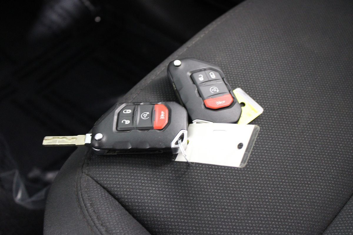 Used 2023 Jeep Wrangler Unlimited w/ Cold Weather Group AWD/4WD image 14