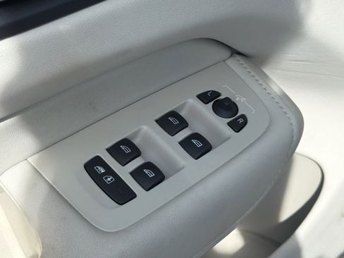 Used 2023 Volvo XC60 B5 Plus w/ Protection Package Premier image 25