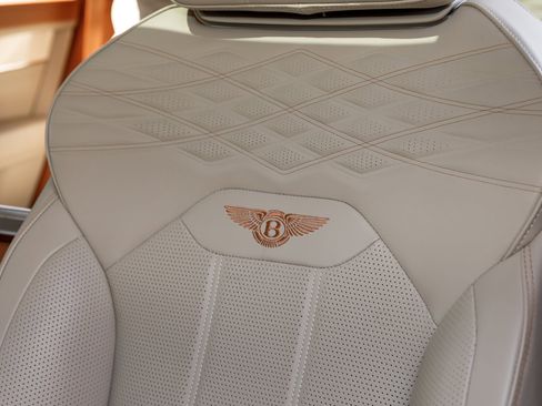 Used 2023 Bentley Bentayga Extended Wheelbase AWD/4WD image 31