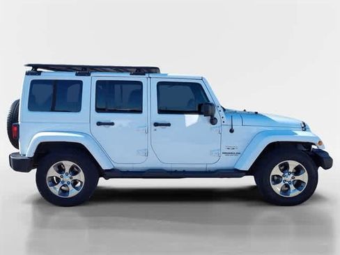 Used 2017 Jeep Wrangler Unlimited Sahara w/ Connectivity Group image 11