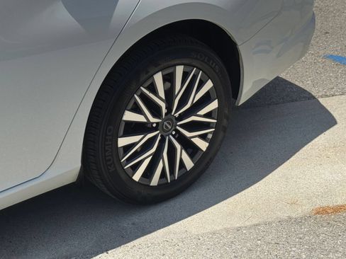 Used 2025 Nissan Altima 2.5 SV FWD image 26