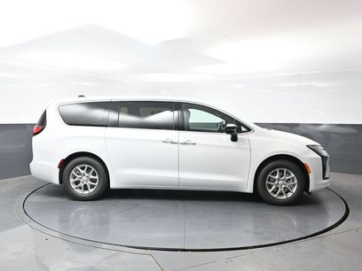 New 2027 Chrysler Pacifica Select