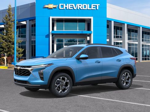 New 2026 Chevrolet Trax LT w/ Driver Confidence Package FWD image 2