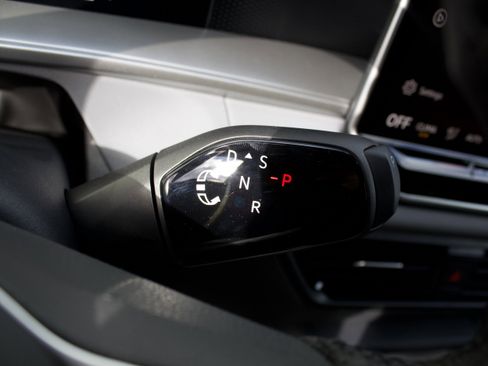 New 2026 Volkswagen Tiguan SE R-Line AWD/4WD image 19