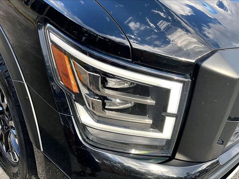 Used 2021 Nissan Titan PRO-4X w/ Pro-4x Convenience Package image 26