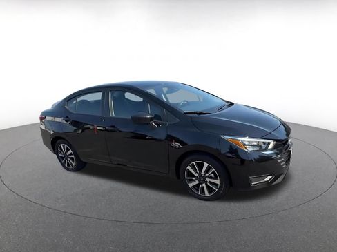 Used 2025 Nissan Versa SV FWD image 2