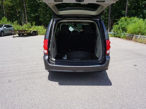 Used 2019 Dodge Grand Caravan SE FWD image 14