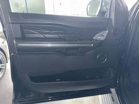 Certified 2023 Ford Expedition Max Platinum image 11