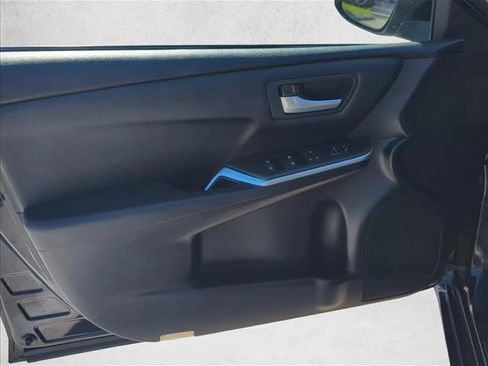 Used 2015 Toyota Camry SE FWD image 10