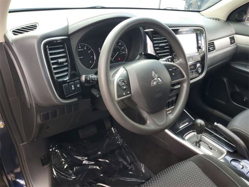 Used 2018 Mitsubishi Outlander ES image 17