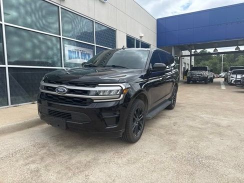 Used 2024 Ford Expedition XLT RWD image 2