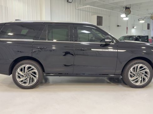 New 2025 Lincoln Navigator L Reserve AWD/4WD image 2