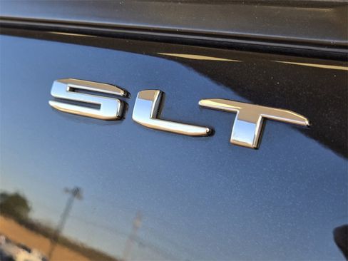 Used 2024 GMC Terrain SLT image 15