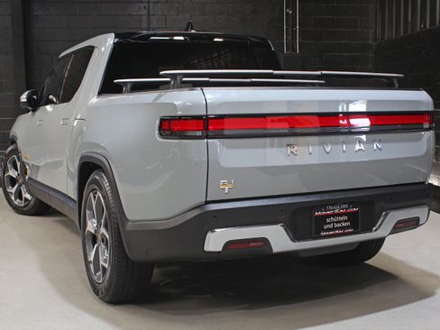 Used 2022 Rivian R1T Adventure AWD/4WD image 12