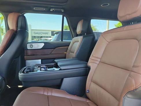 Used 2024 Lincoln Navigator Reserve AWD/4WD image 16