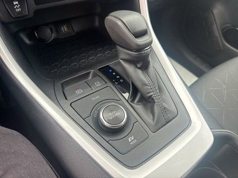 Used 2025 Toyota RAV4 XLE AWD/4WD image 15