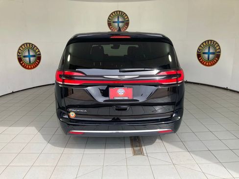 Used 2025 Chrysler Pacifica Select FWD image 23