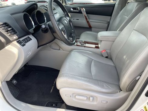 Used 2011 Toyota Highlander Limited w/ Tow Pkg FWD image 8