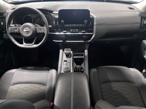 Used 2025 Nissan Pathfinder SV AWD/4WD image 16