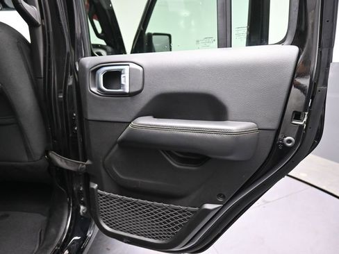Used 2025 Jeep Wrangler Unlimited Sahara AWD/4WD image 19