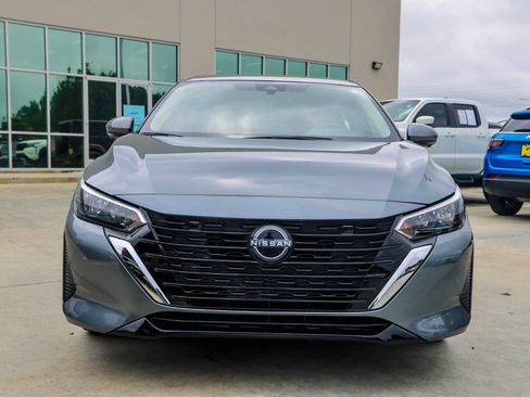 Used 2025 Nissan Sentra SV w/ SV Premium Package FWD image 3