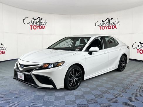 Used 2024 Toyota Camry SE image 4
