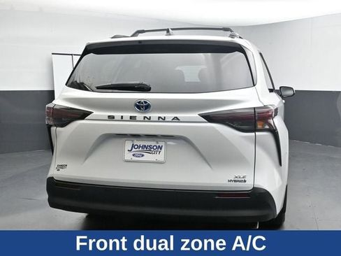 Used 2024 Toyota Sienna XLE FWD image 11