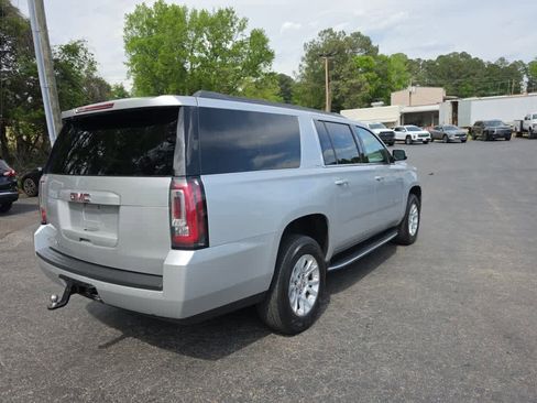 Used 2020 GMC Yukon XL SLT image 3