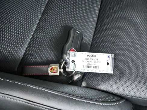Certified 2025 Porsche Taycan 4S AWD/4WD image 43