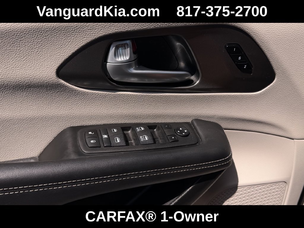 Used 2024 Chrysler Pacifica Touring-L FWD image 28